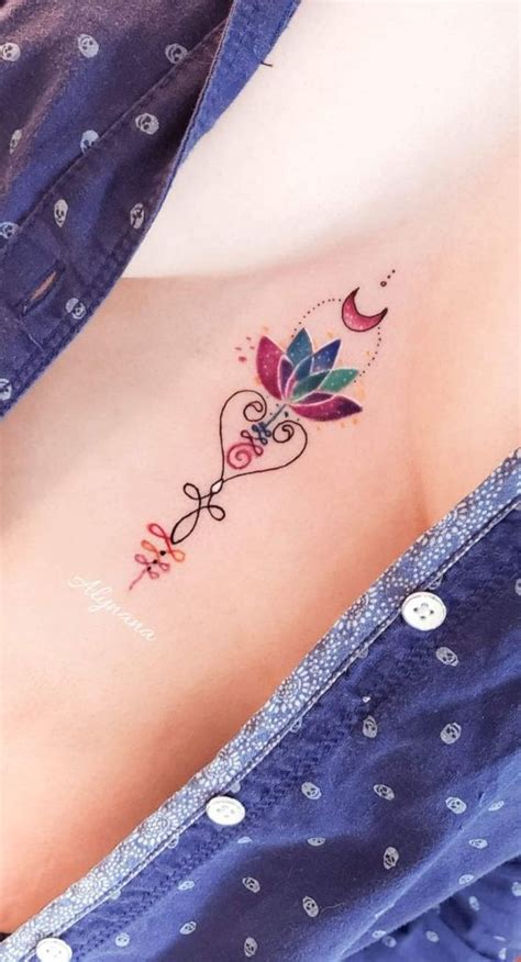 tatuajes para mujeres entre los senos|Tatuajes de mujer en el pecho